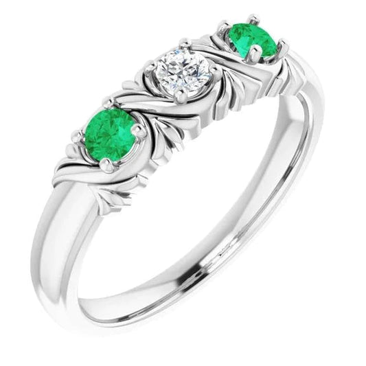 Anello in stile antico con tre pietre di diamanti 0,60 carati smeraldo con oro bianco 