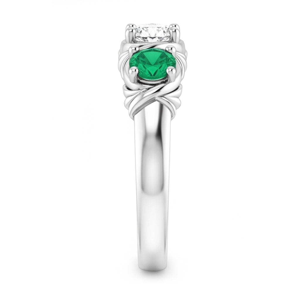 Anello in stile antico con tre pietre di diamanti 0,60 carati smeraldo con oro bianco 14 carati