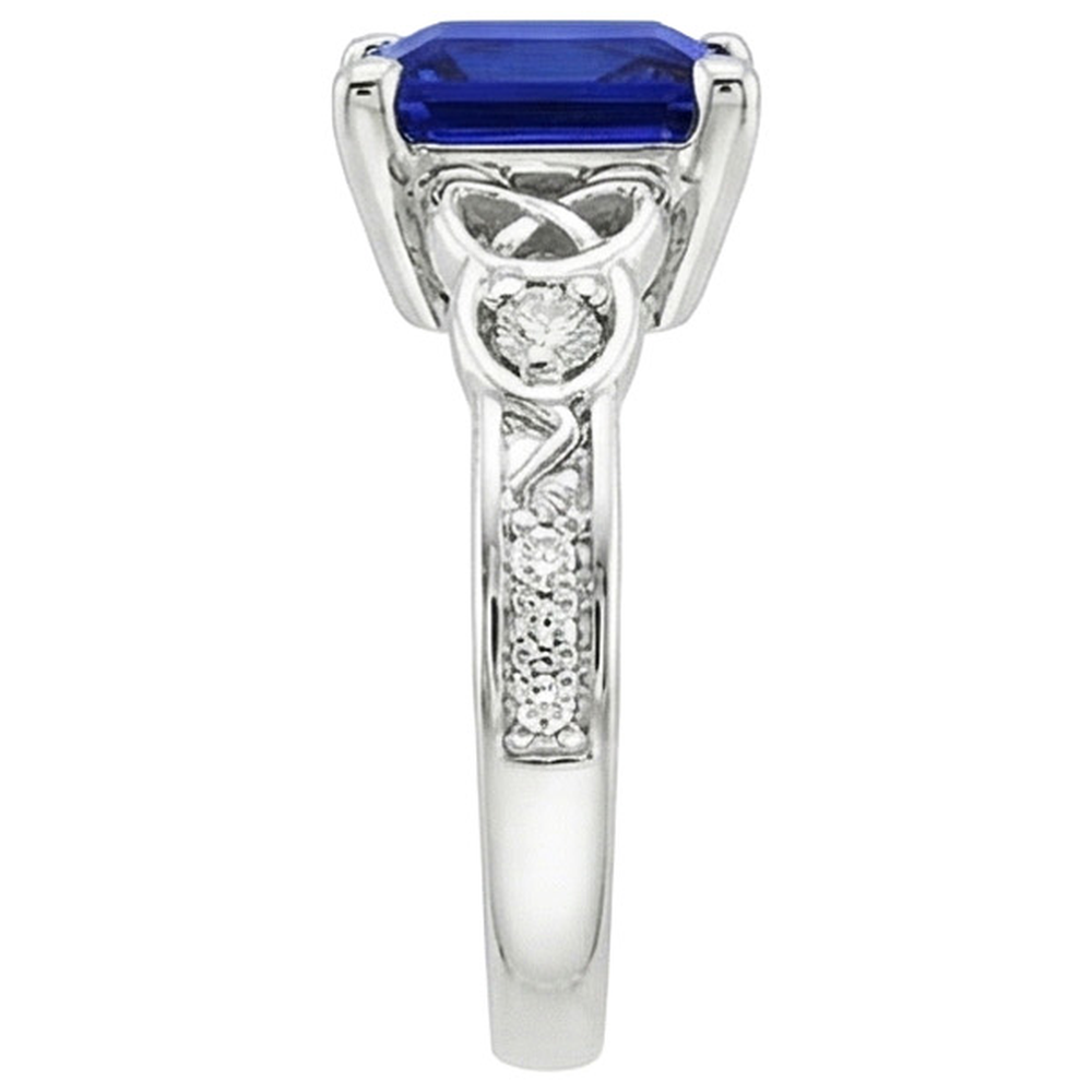 Anello in stile vintage con zaffiro di Ceylon e diamanti. oro 5.25 carati 14K