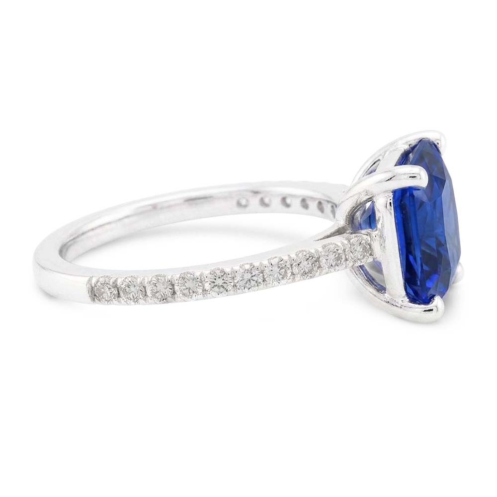 Anello in zaffiro blu brillante con pietre preziose con accenti di diamante 3.50 carati