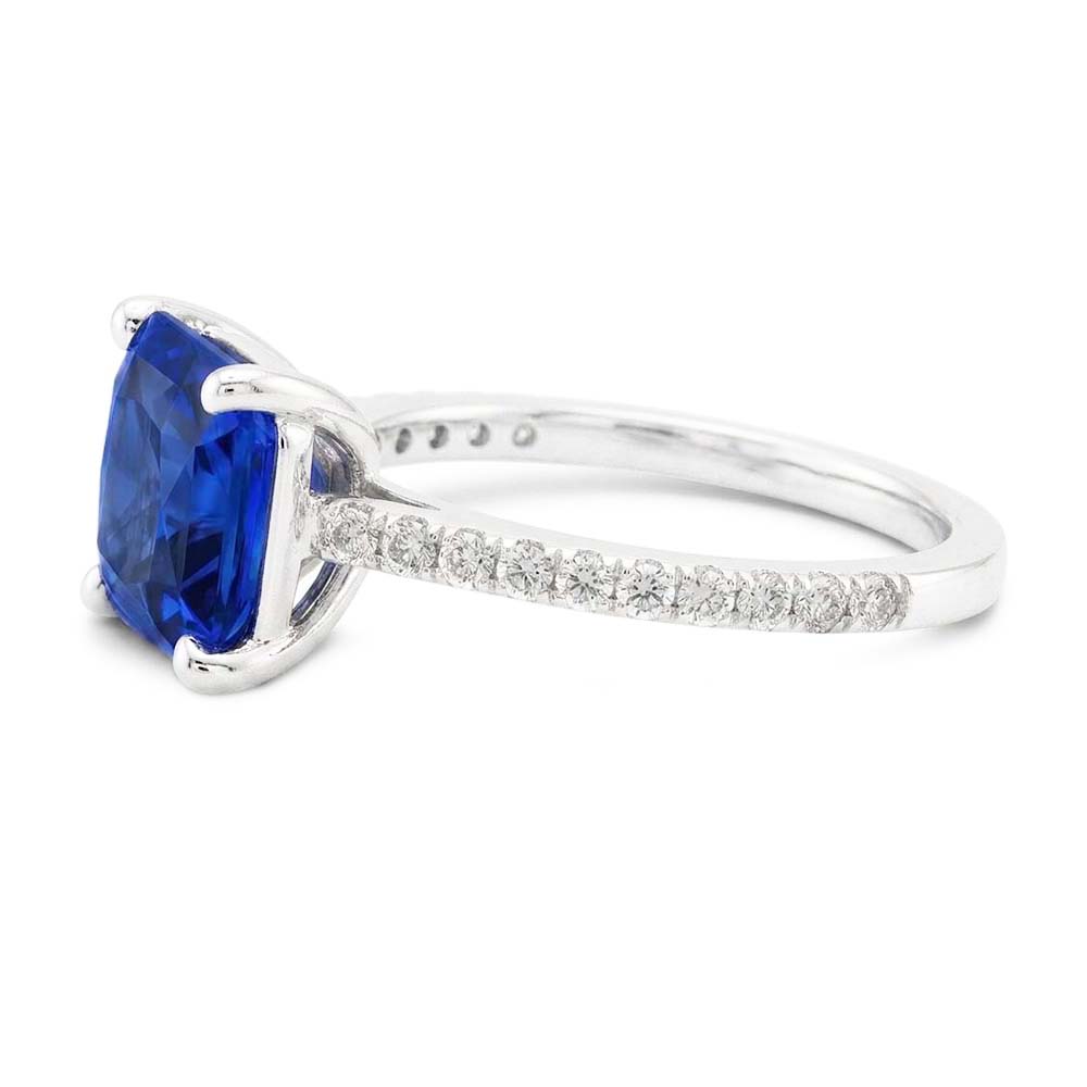 Anello in zaffiro blu brillante con pietre preziose con accenti di diamante 3.50 carati