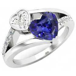 Anello incastonato di diamanti a forma di cuore con zaffiro blu con gambo diviso 3.25 carati