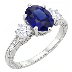 Anello old style con zaffiro blu 2,50 carati e diamanti 3 pietre in oro bianco 14K