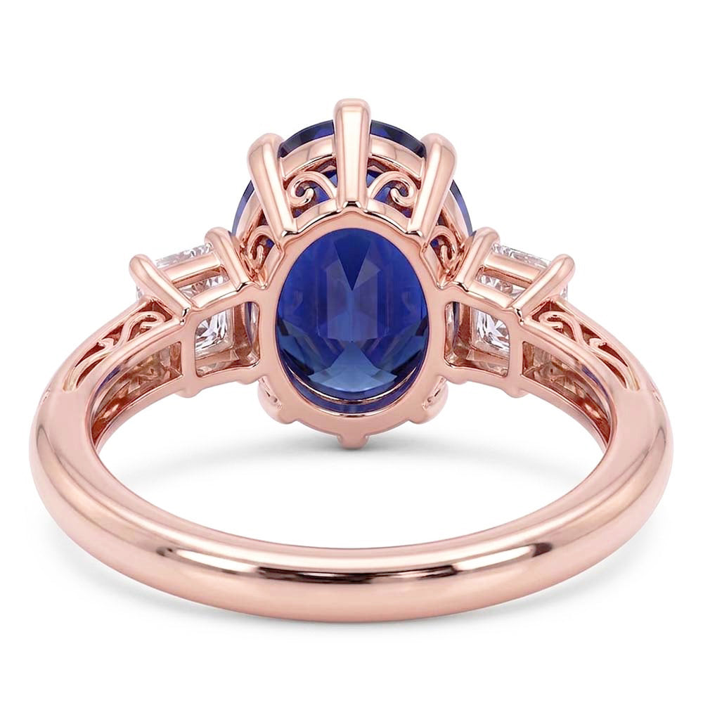 Anello ovale con tre pietre di zaffiro blu e diamanti 2.50 carati