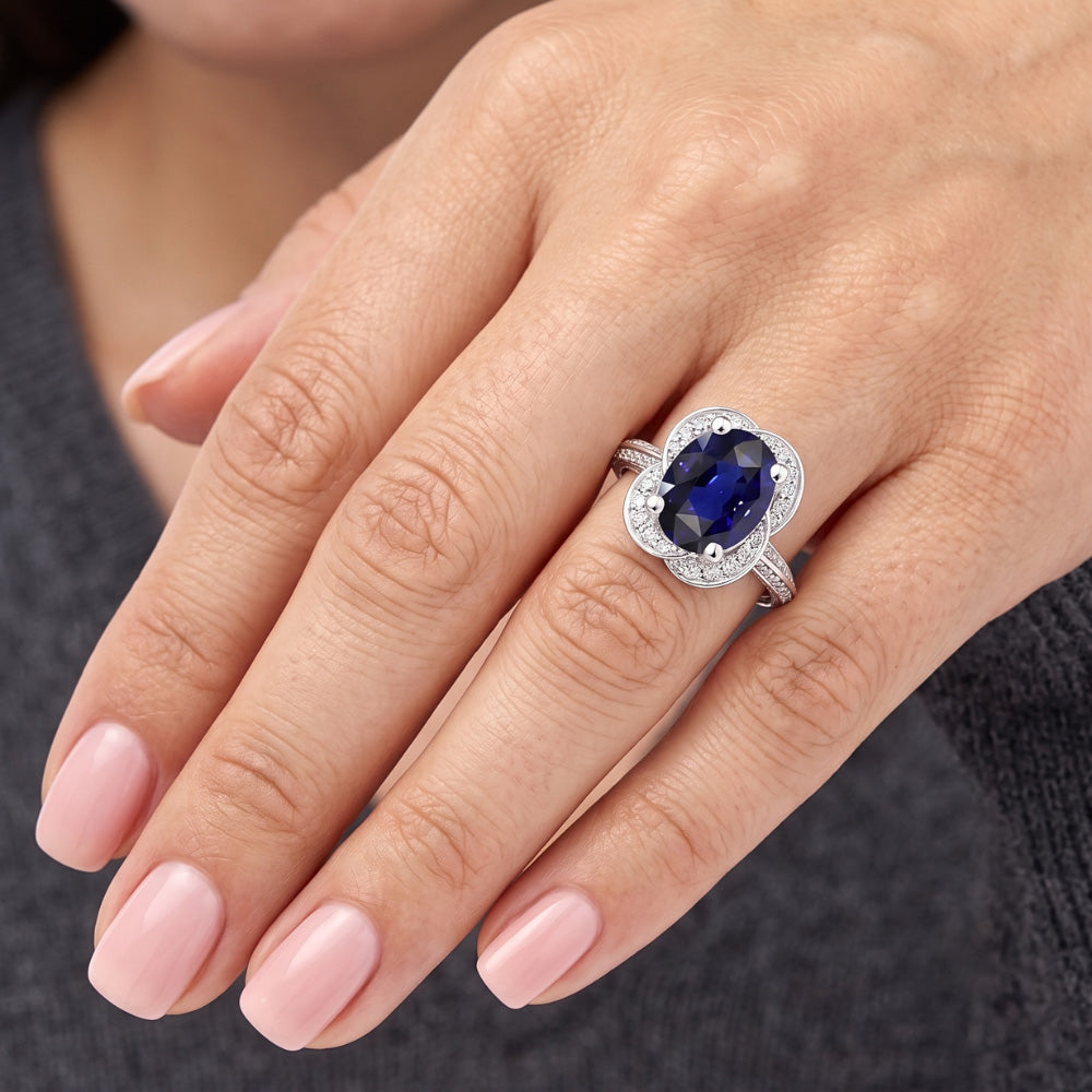 Anello ovale con zaffiro dello Sri Lanka Anello con 5 carati di diamanti stile fiore