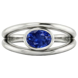 Anello ovale solitario 2 carati castone con zaffiro blu Ceylon oro 14K