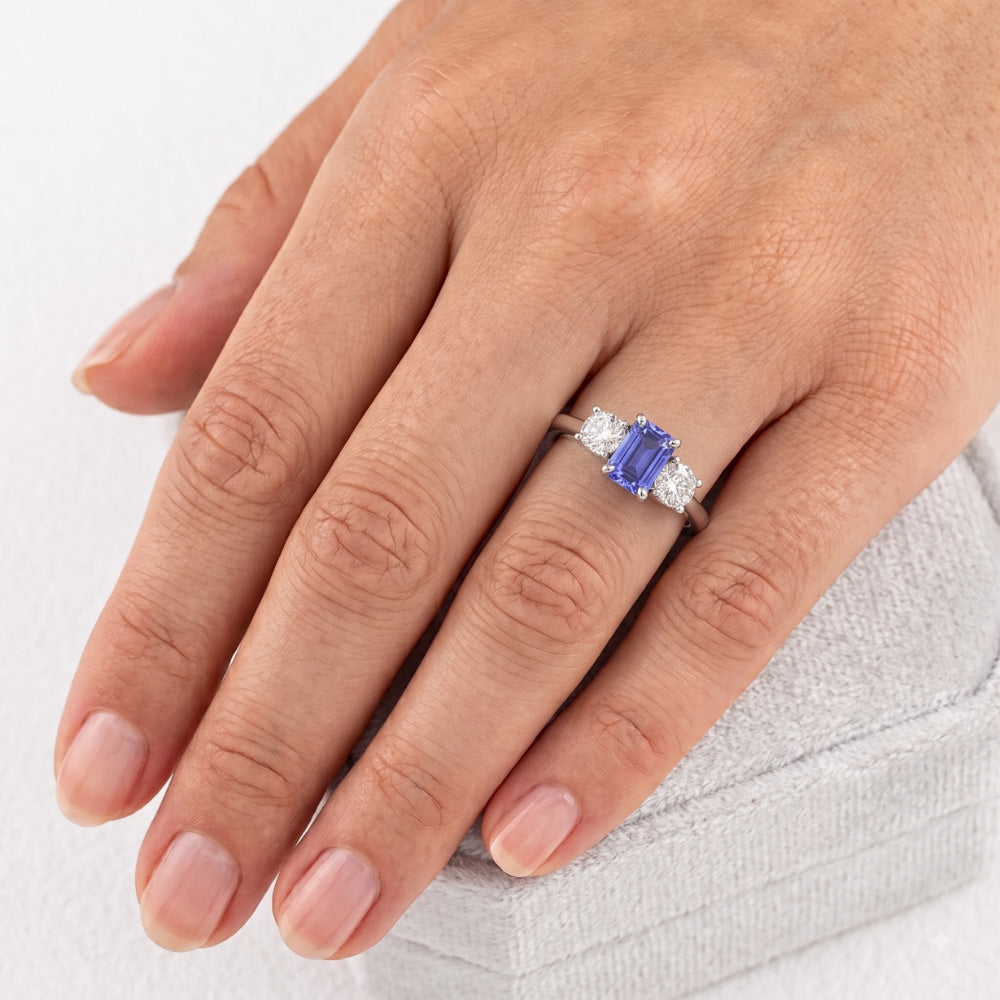 Anello radiante con 3 zaffiri blu in pietra di diamanti tondi piccoli da 1,25 carati e oro bianco 14K