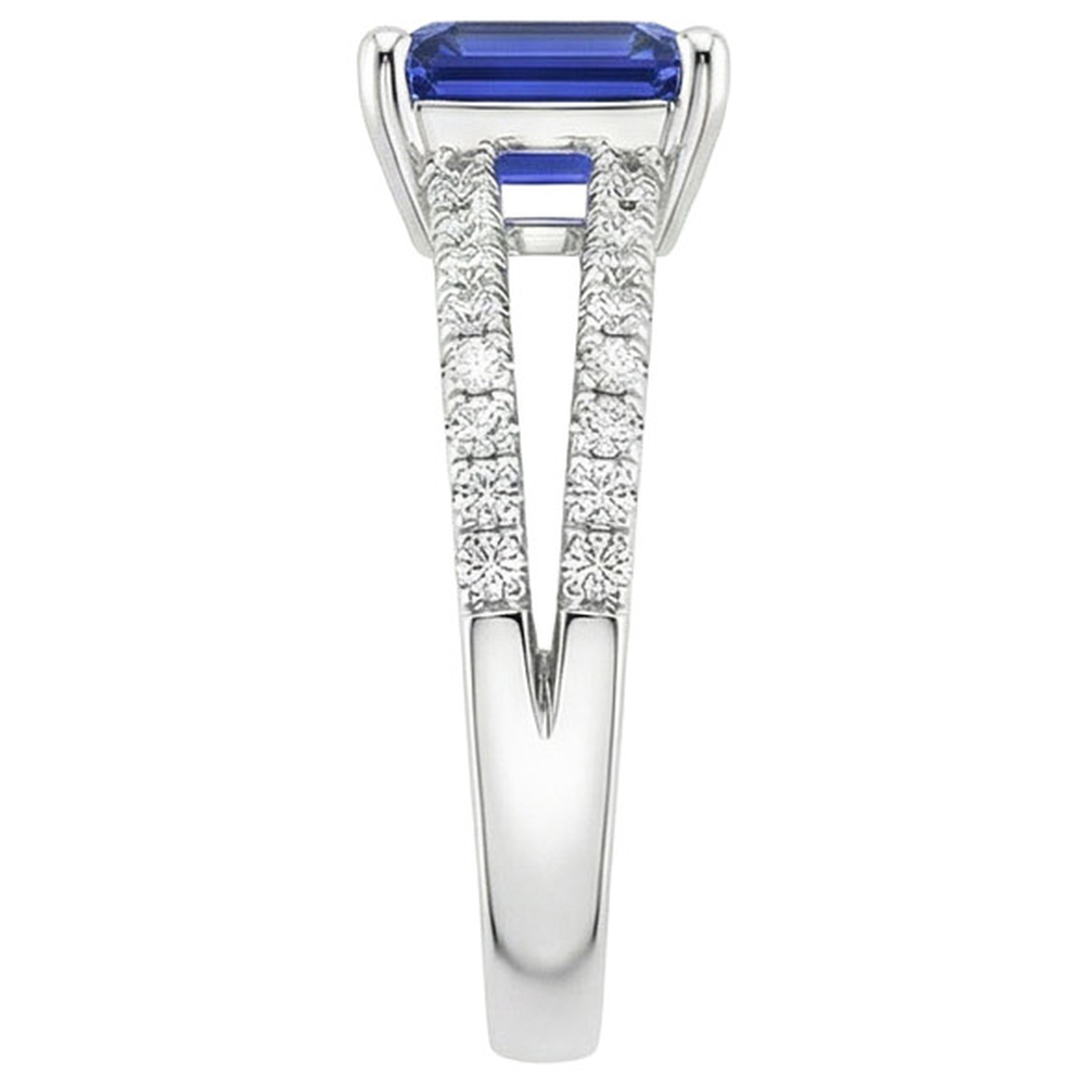 Anello solitario con accenti di zaffiro blu da 4,50 carati e diamante in oro bianco 14 carati