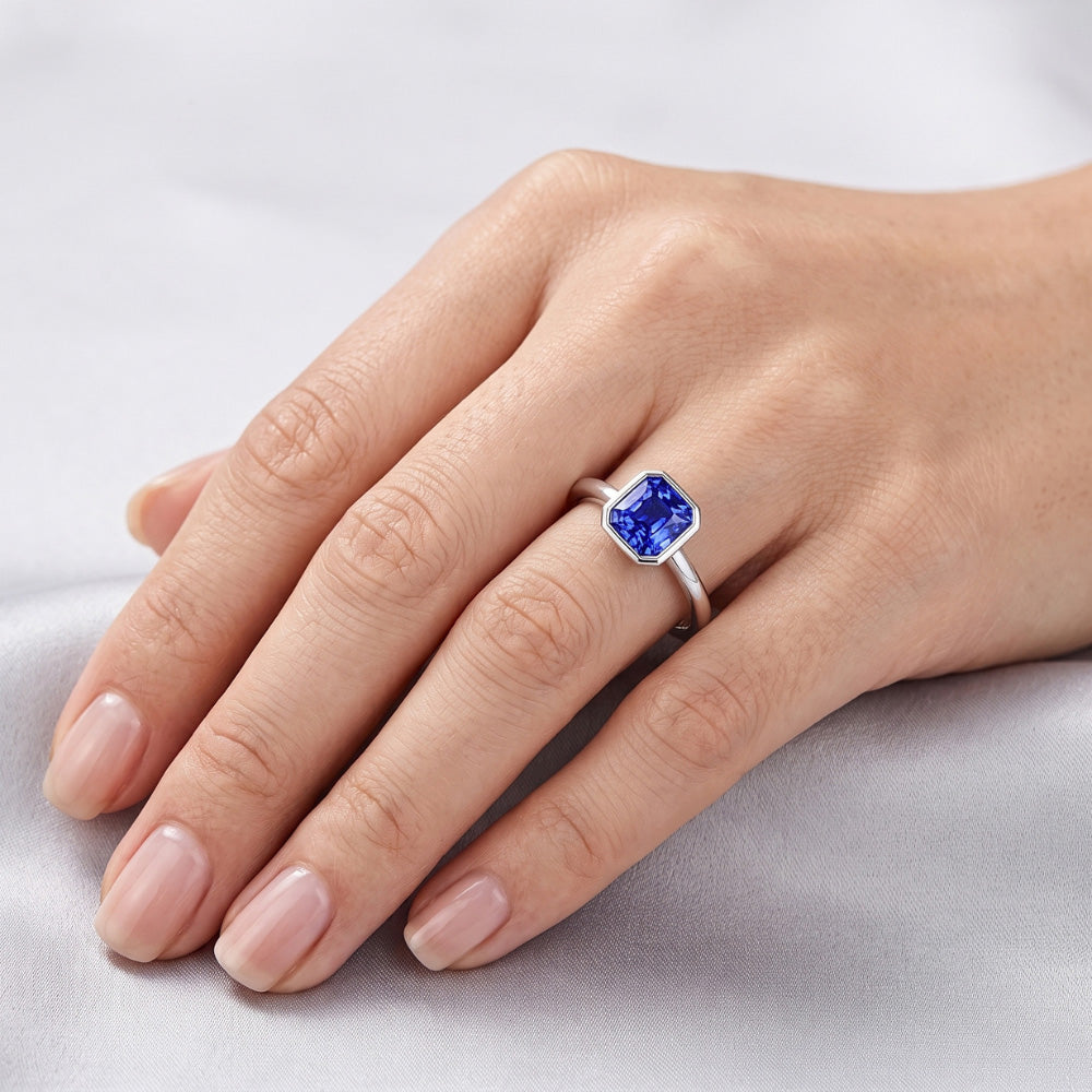 Anello solitario con pietre preziose e castone con cuscino Zaffiro blu 1.50 carati