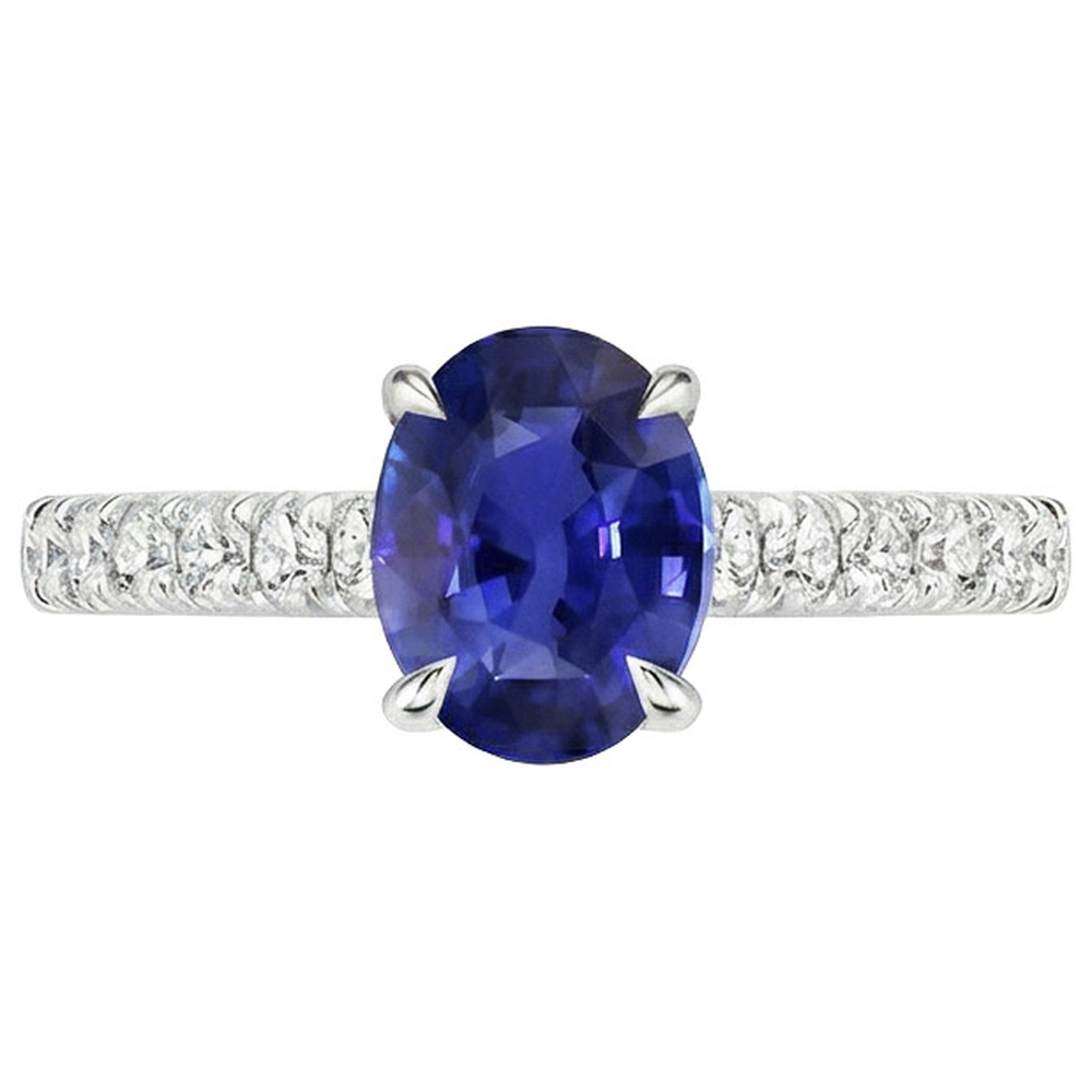 Anello solitario con zaffiro blu ovale a 4 carati e accenti di diamanti in oro bianco 14K