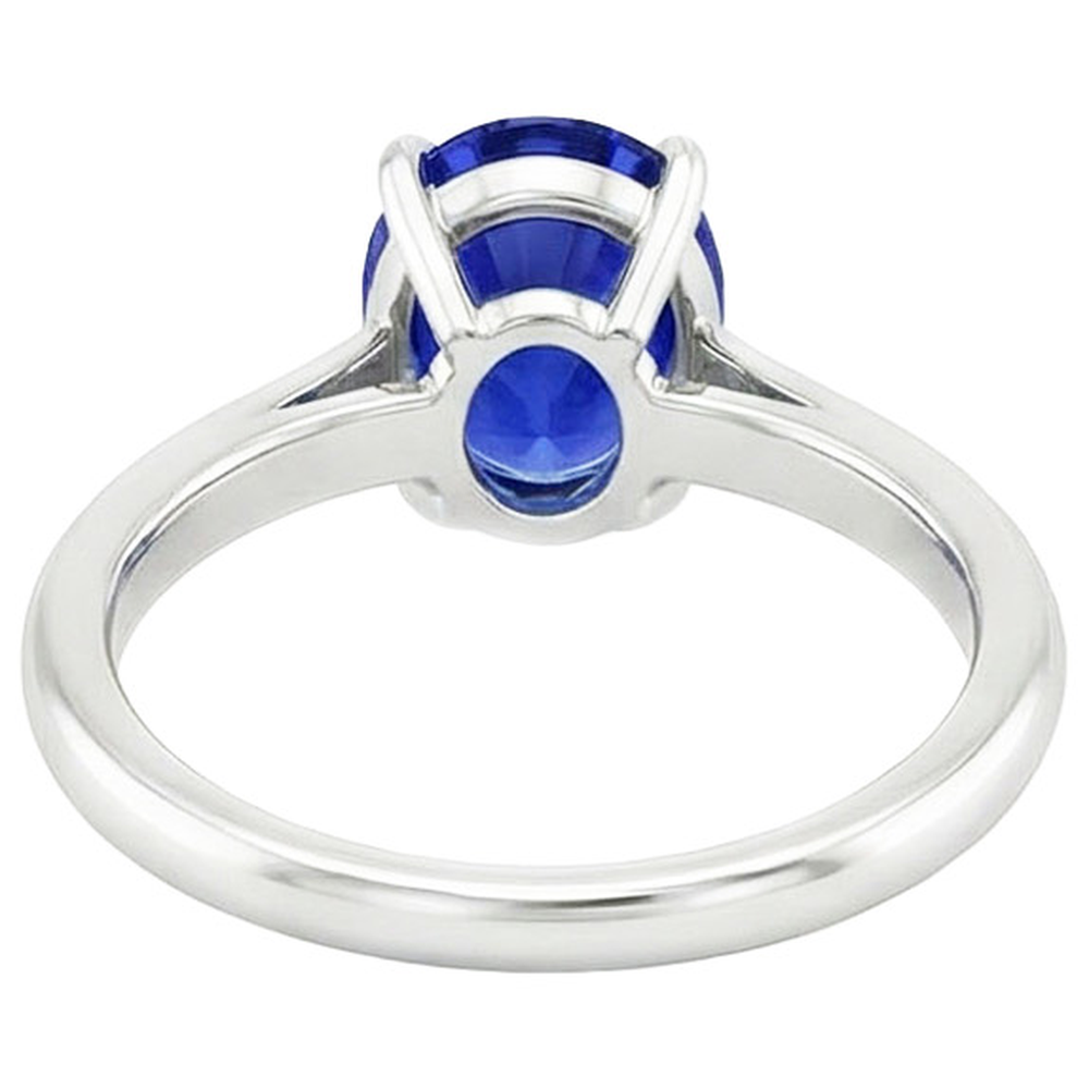 Anello solitario con zaffiro blu taglio ovale 3 carati incastonato