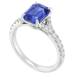 Anello solitario con zaffiro dello Sri Lanka a 4 carati e accenti di diamanti