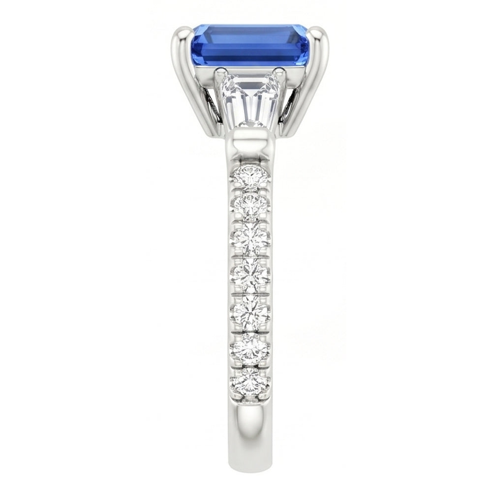 Anello solitario con zaffiro dello Sri Lanka a 4 carati e accenti di diamanti