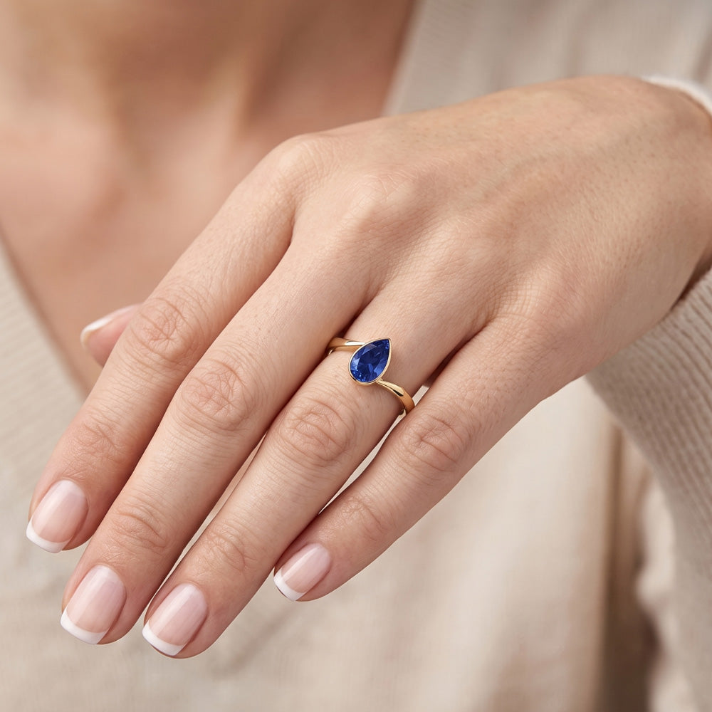 Anello solitario con zaffiro dello Sri Lanka da 1,50 carati incastonato in oro giallo 14K