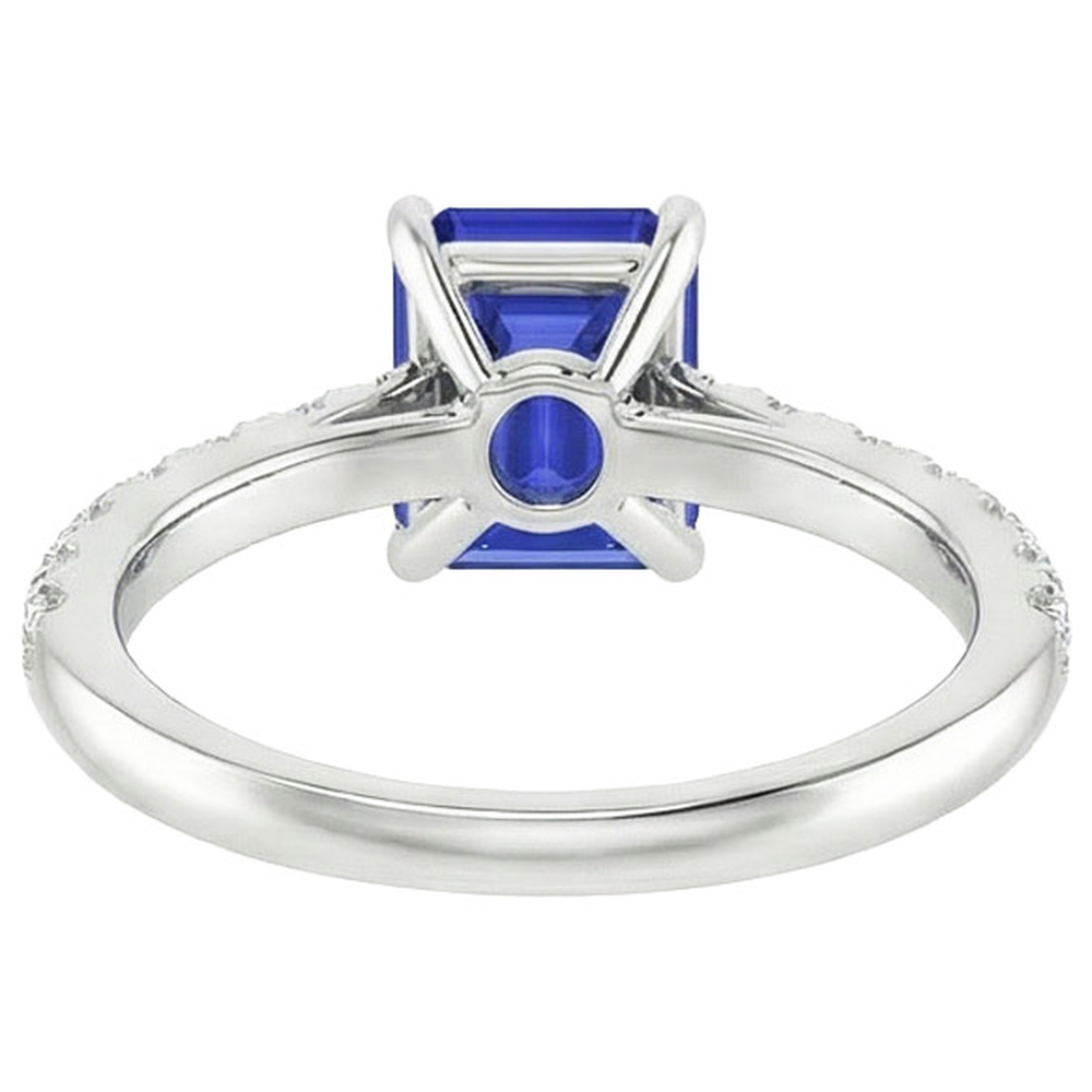 Anello solitario con zaffiro dello Sri Lanka da 4,25 carati e accenti di diamanti