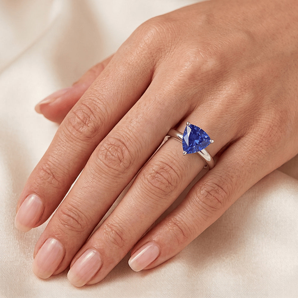 Anello solitario in oro bianco 14K Trillion Ceylon Zaffiro 1.50 carati