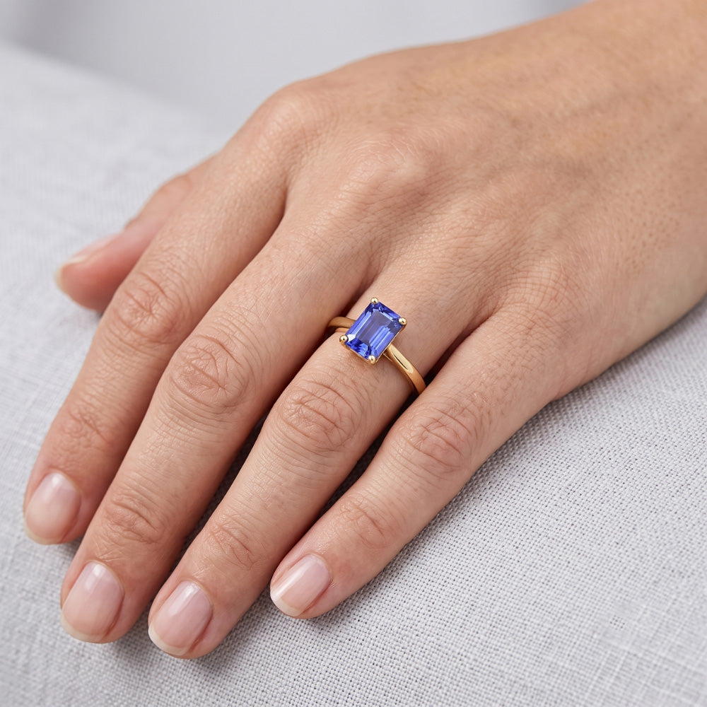 Anello solitario in oro giallo Emerald Ceylon Sapphire Gemstone 2 carati
