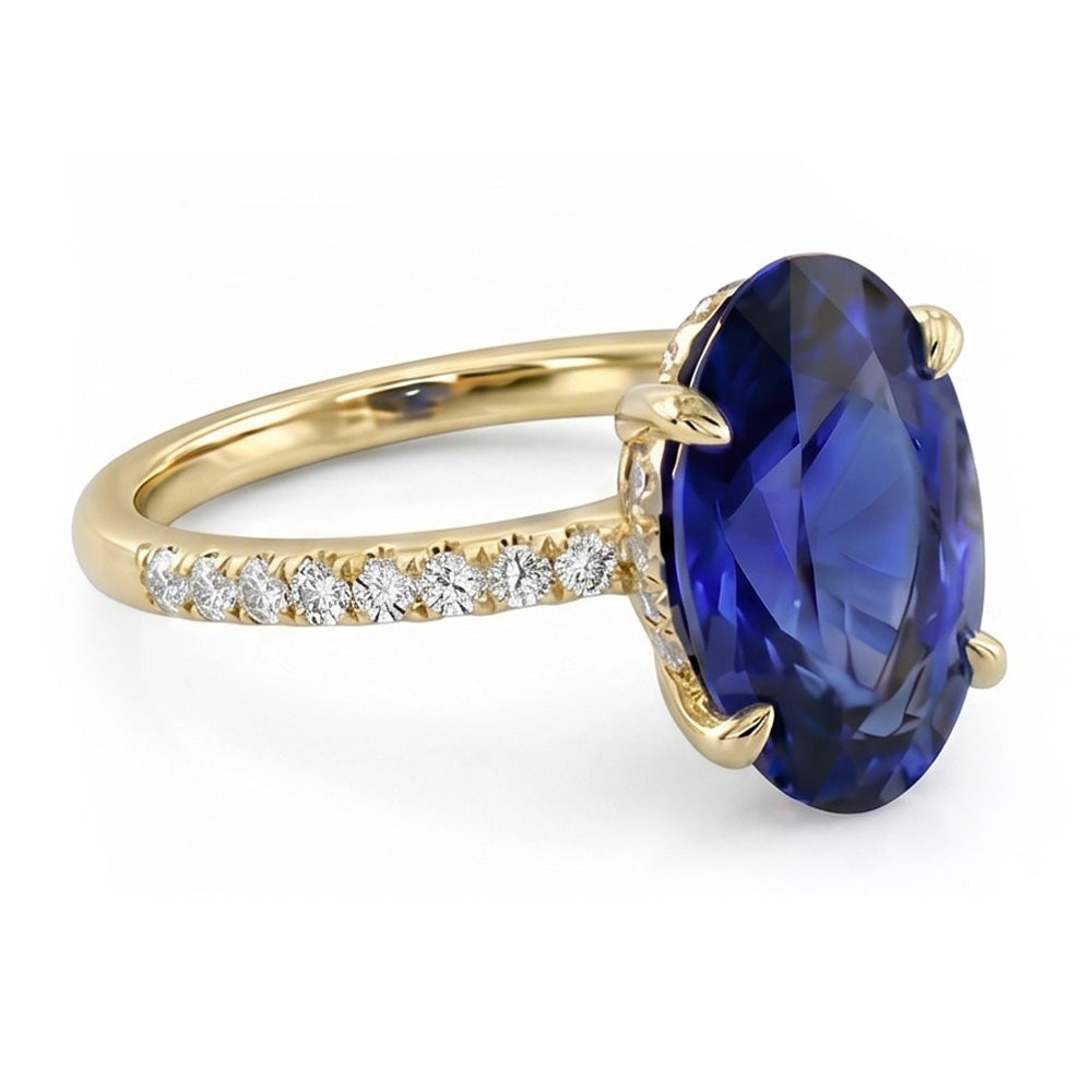 Anello solitario in oro giallo con zaffiro blu ovale con accenti 4 carati