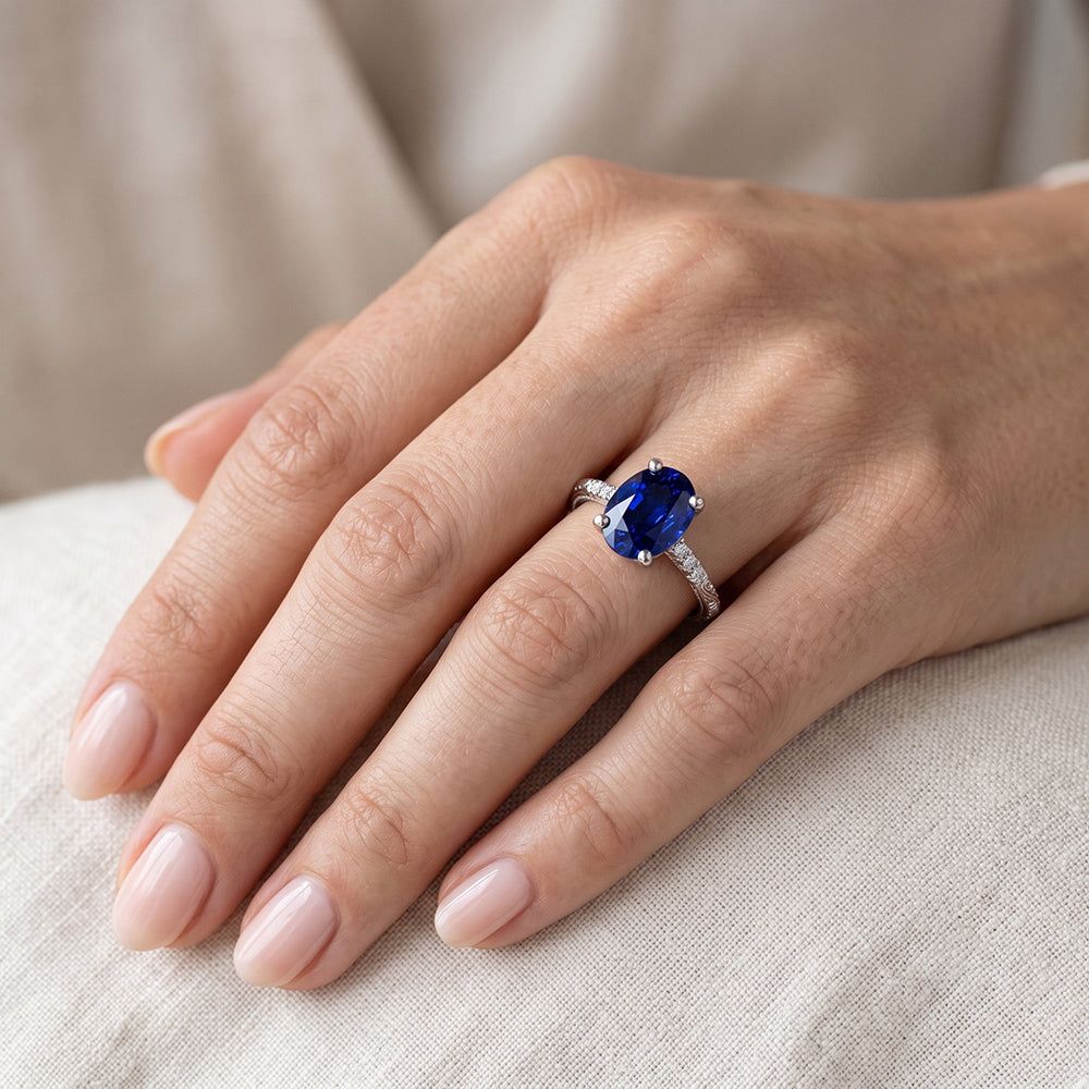 Anello solitario in stile antico con accenti blu zaffiro da 3,50 carati