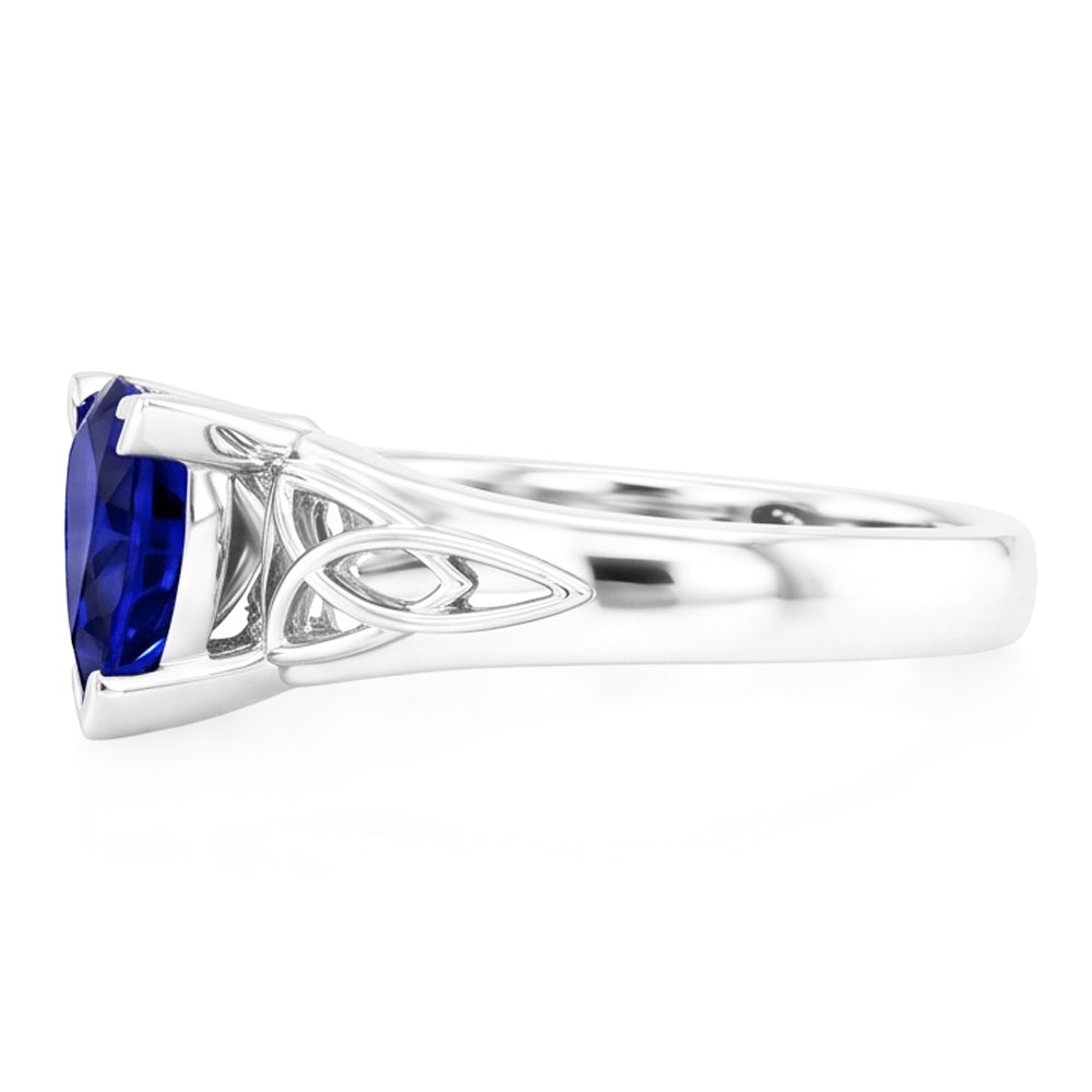 Anello solitario in stile antico con zaffiro blu da 2 trilioni di carati a V