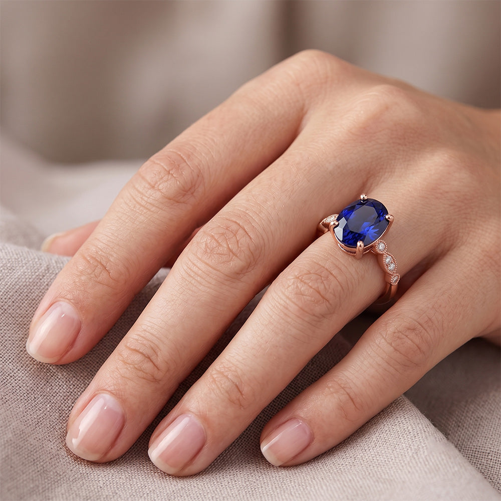 Anello solitario in stile vintage con accenti blu zaffiro 4 carati e diamanti in oro rosa 14K