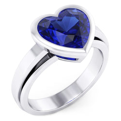 Anello solitario in zaffiro blu 3 carati con castone a forma di cuore incastonato in oro 14k