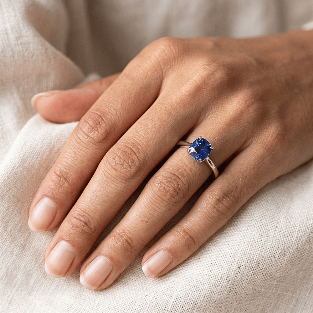 Anello solitario ovale con zaffiro blu naturale 2 carati oro bianco 14K