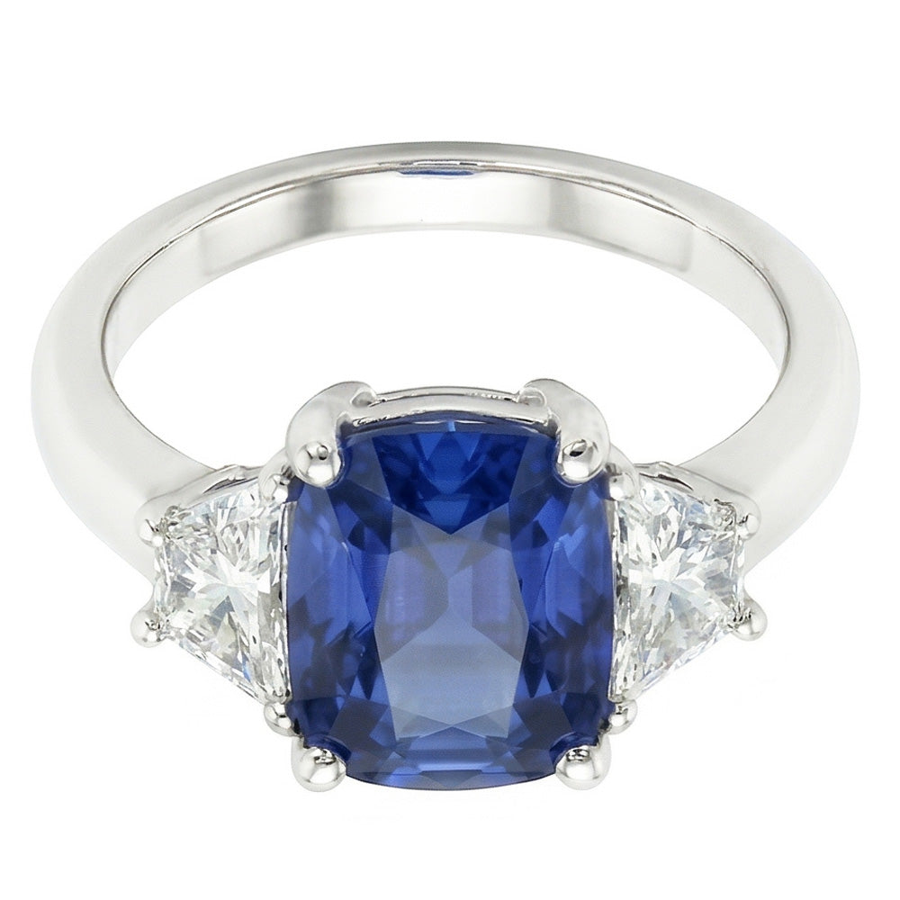 Anello trapezoidale con diamante e cuscino zaffiro blu 3 pietre 2.50 carati