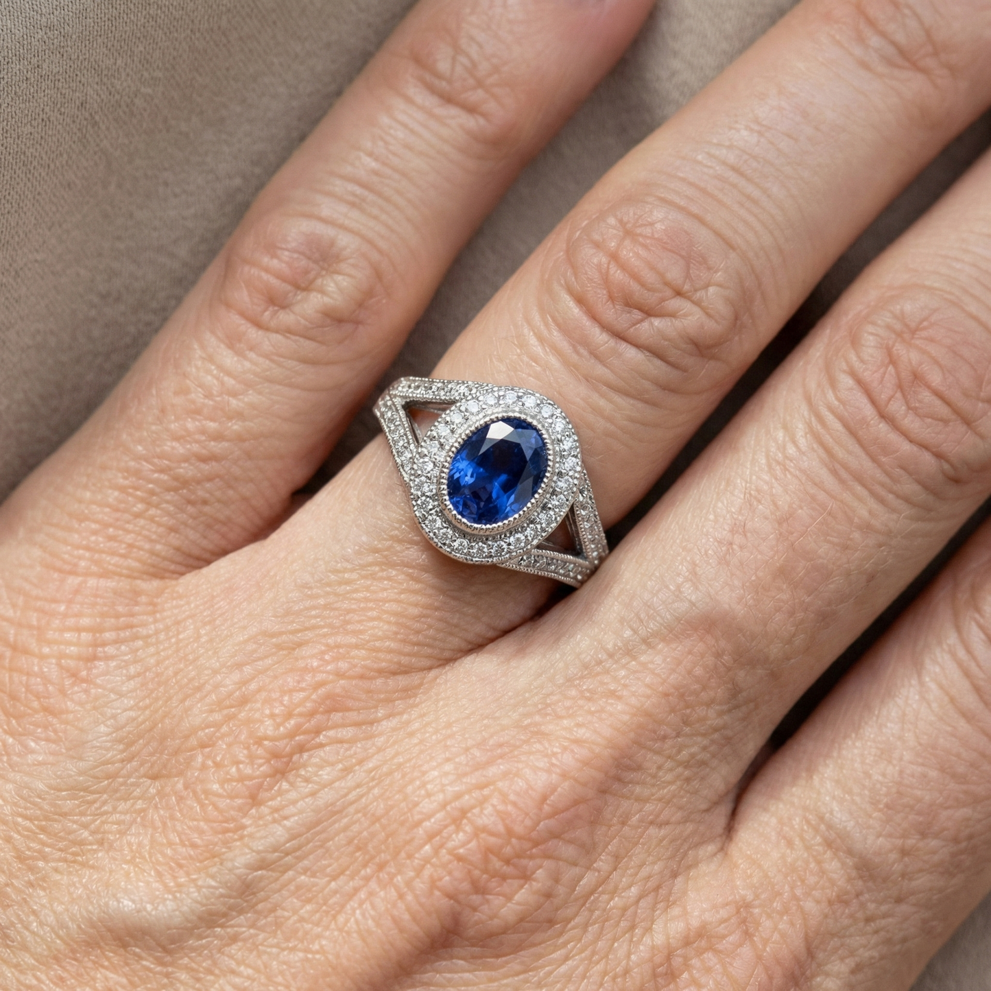 vero oval diamante 3.50carati anello con accenti diamanti