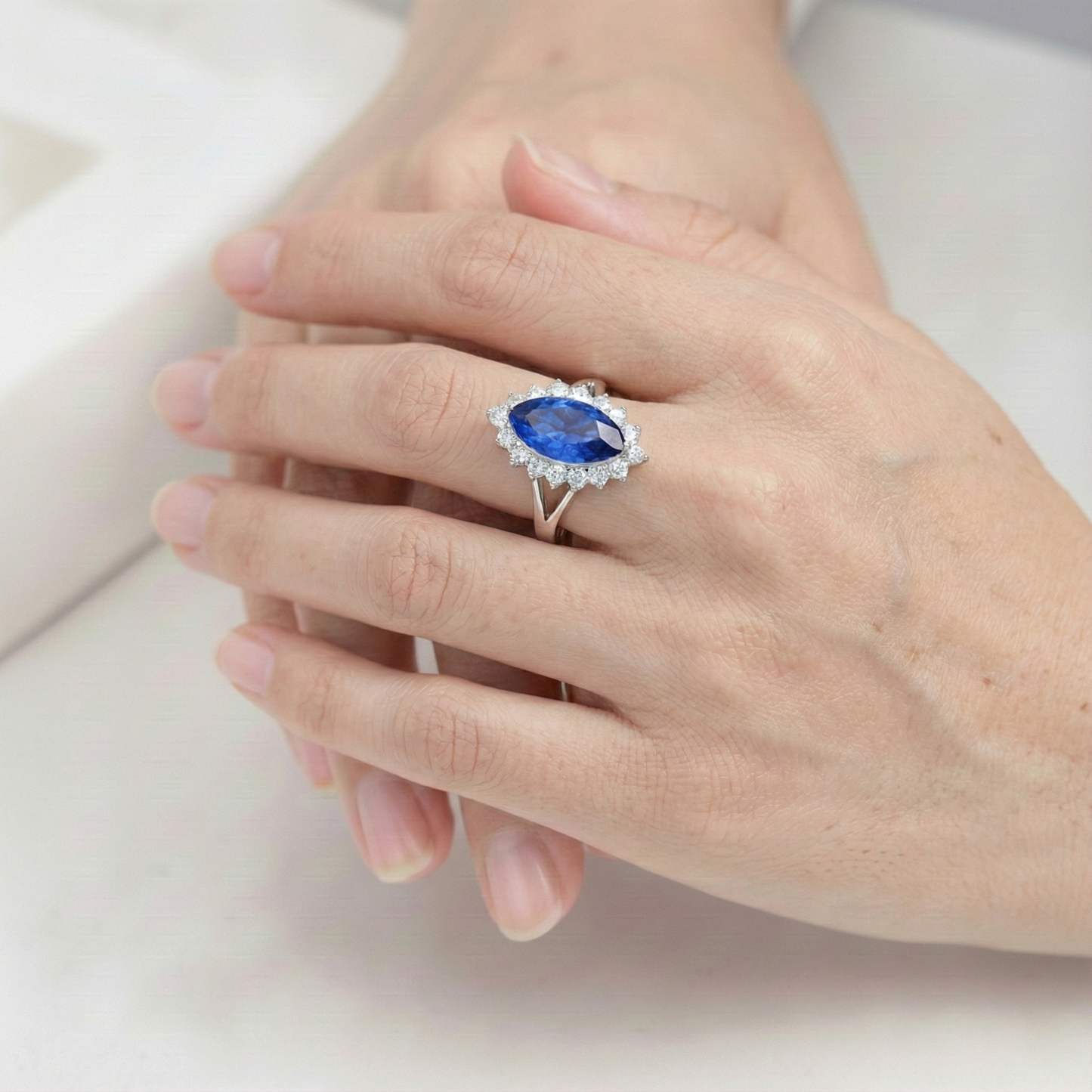 Anello Costoso Con Zaffiro
