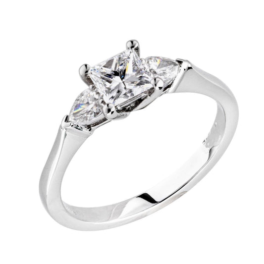 Anello Di Fidanzamento Con Naturale Diamante Da 2.10 Carati. Principessa E Pera. 3 Pietre Scintillanti