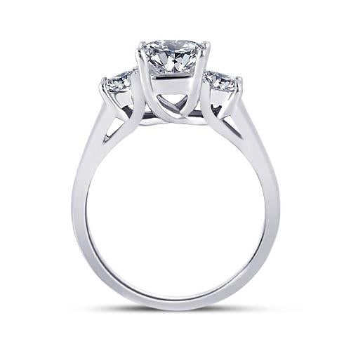 Anello Di Fidanzamento Con Tre Pietre Di Naturale Diamante. Gioielli In Oro Con Diamanti Da 2,30 Carati E Oro Bianco Da 14K