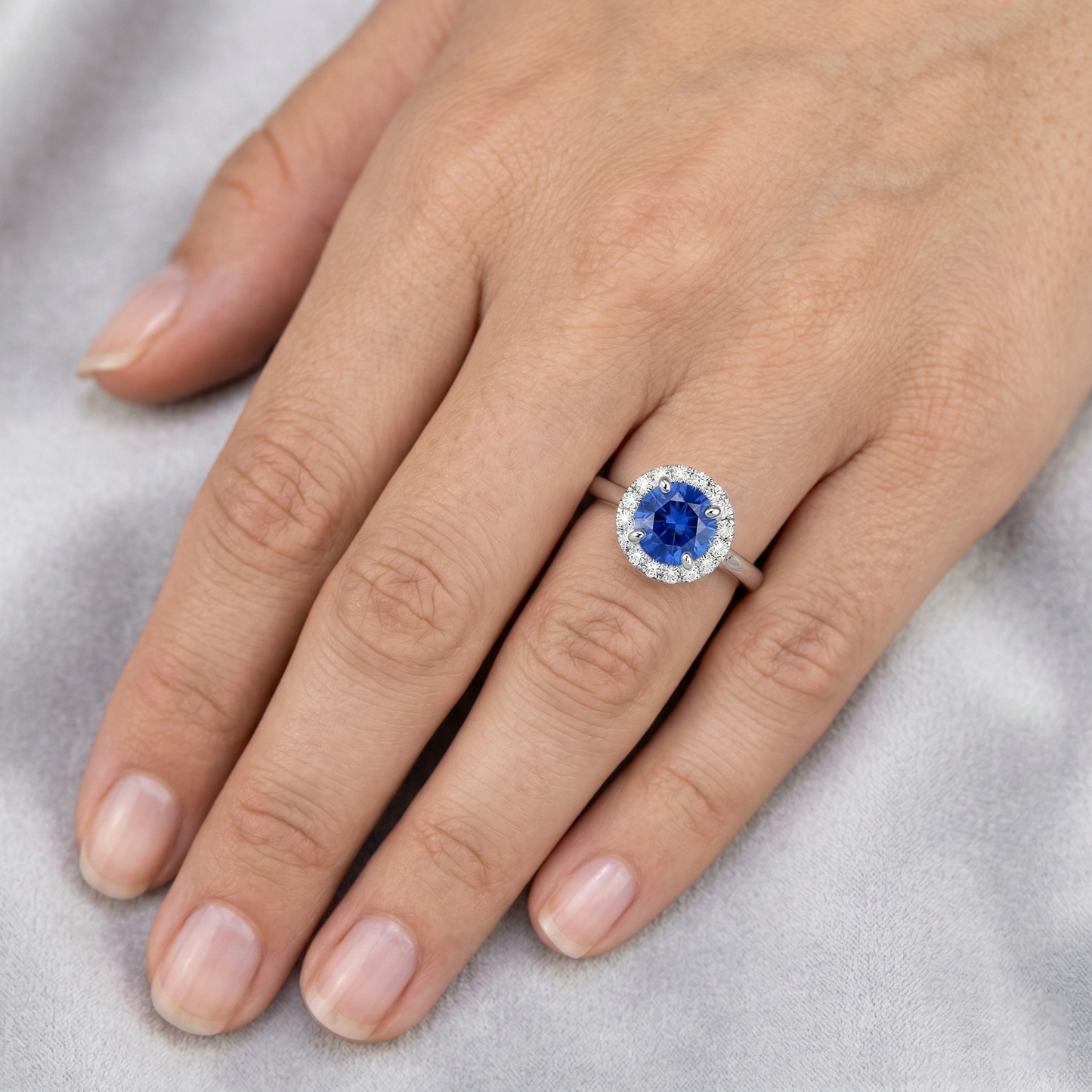 vero round diamante 2carati anello su bianco