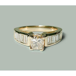 Anello Di Fidanzamento In Oro Giallo Con Principessa E Genuino Diamanti Baguette Da 1.50 Ct