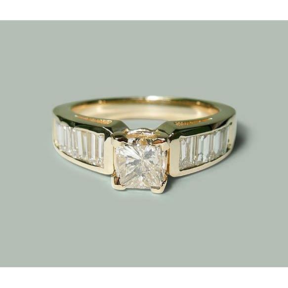 Anello Di Fidanzamento In Oro Giallo Con Principessa E Genuino Diamanti Baguette Da 1.50 Ct