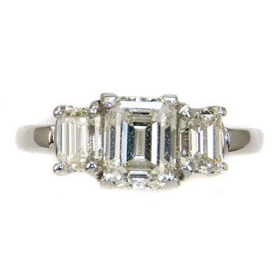 Anello In Oro Bianco Da 1.50 Ct Con Naturale Diamante Taglio Smeraldo E Tre Pietre Novità