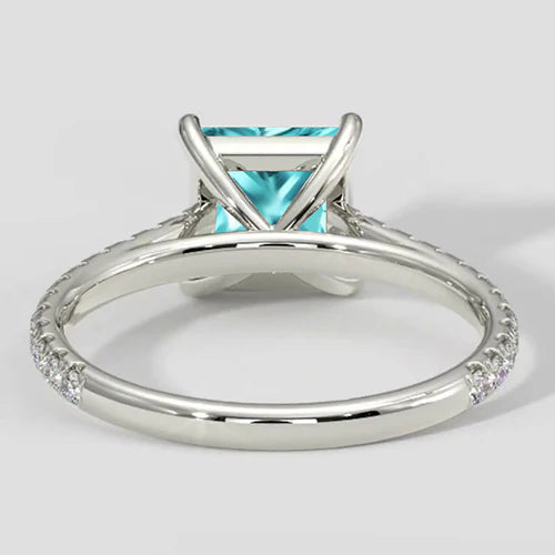 Anello Paraiba con cuscino e pavé di diamanti