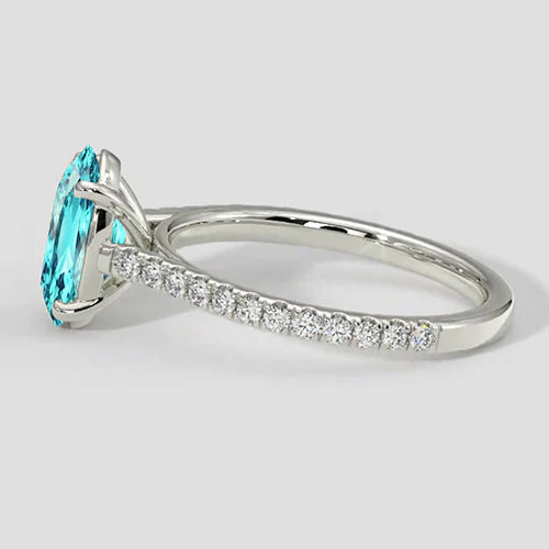 Anello Paraiba taglio ovale con accenti laterali