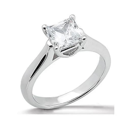 Anello Solitario Con Naturale Diamante Da 1.51 Carati Princess Cut E Vvs1