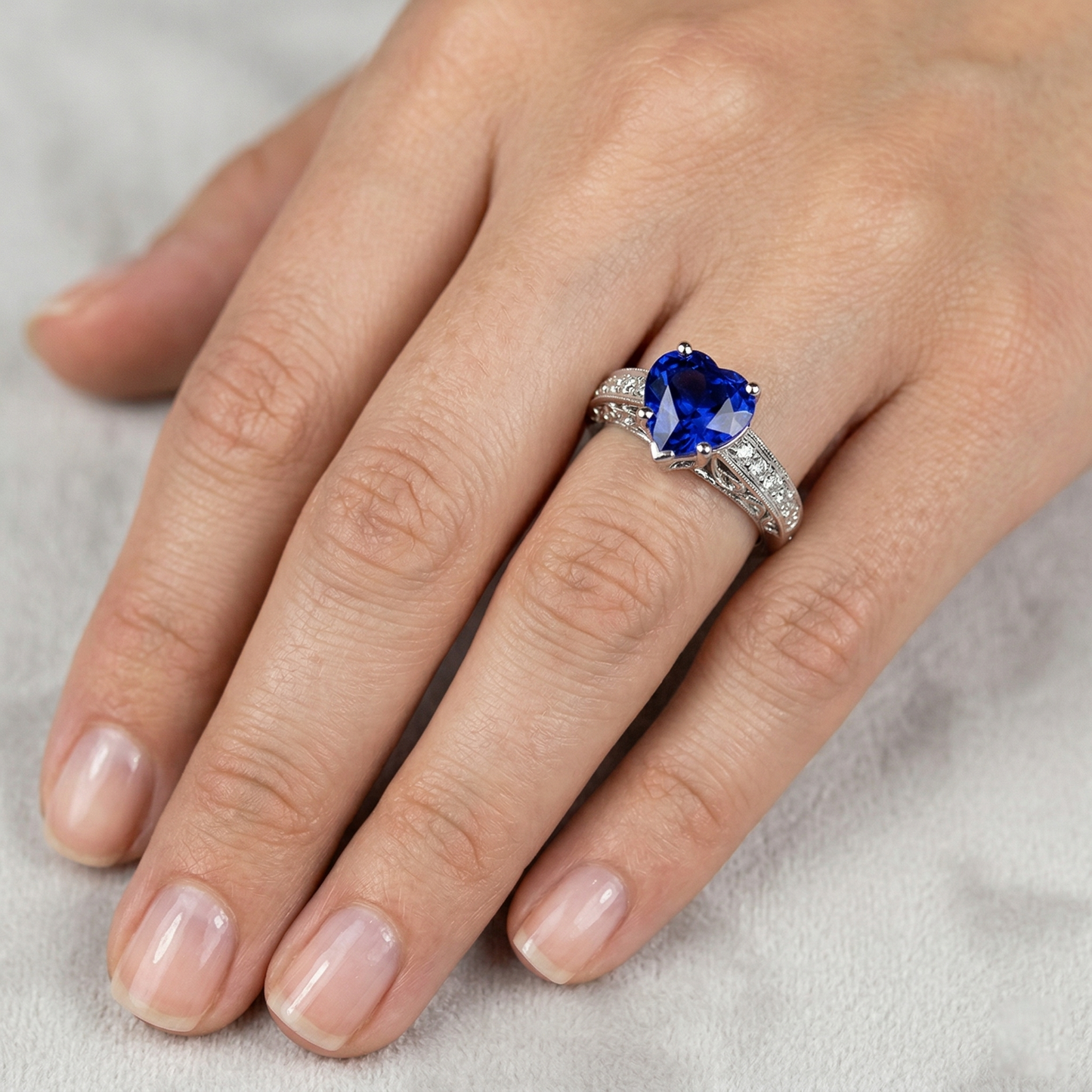 Anello Zaffiro Taglio Cuore