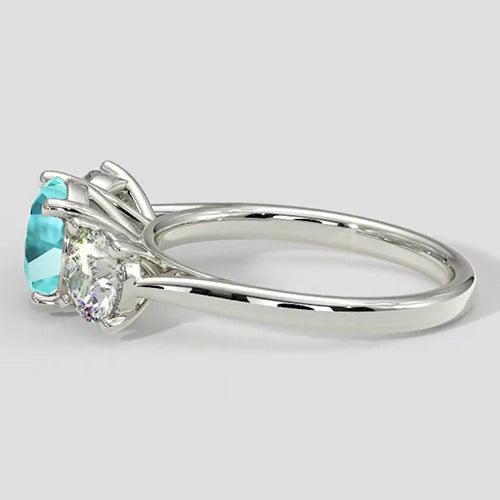 Anello a tre pietre con tormalina Paraiba e diamanti rotondi