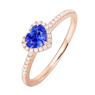 Anello con 3 carati un cuore di zaffiro blu con accenti di diamanti in oro rosa 14K