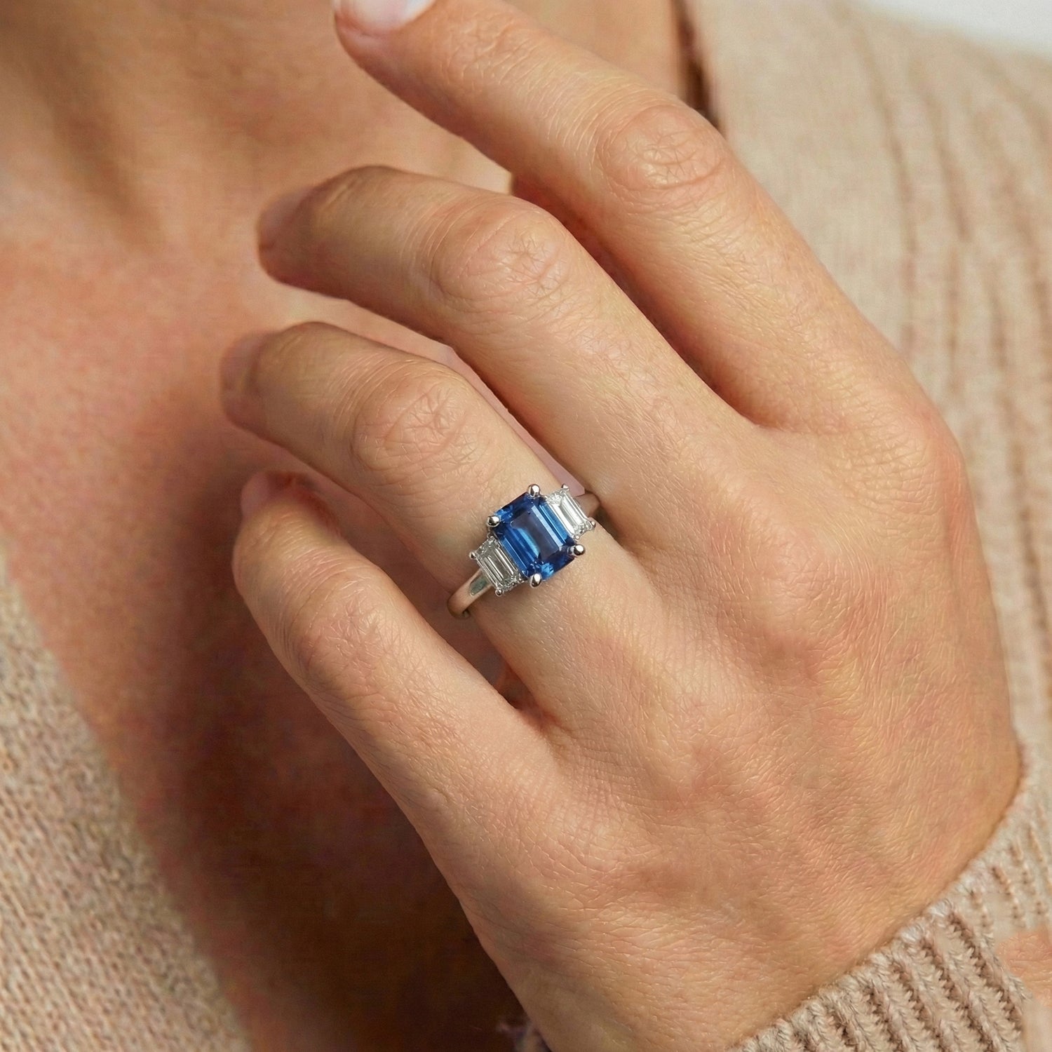 vero radiant smeraldo 2.50carati anello tre quarti