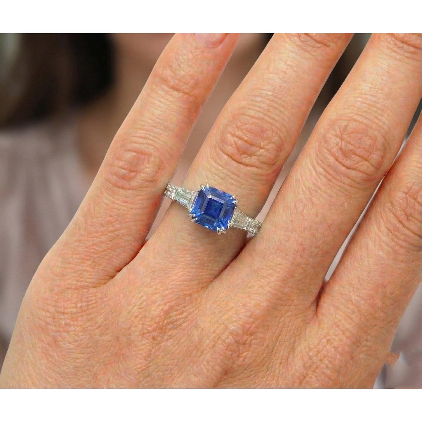 vero asscher diamante 3carati anello su bianco