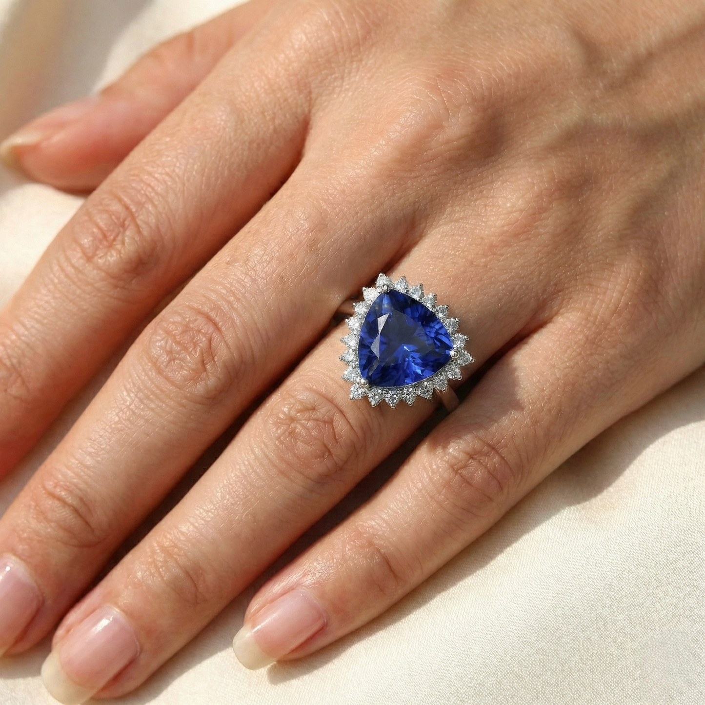 Anello con pietra preziosa 3.50 trilioni di carati di diamanti con zaffiro blu di Ceylon