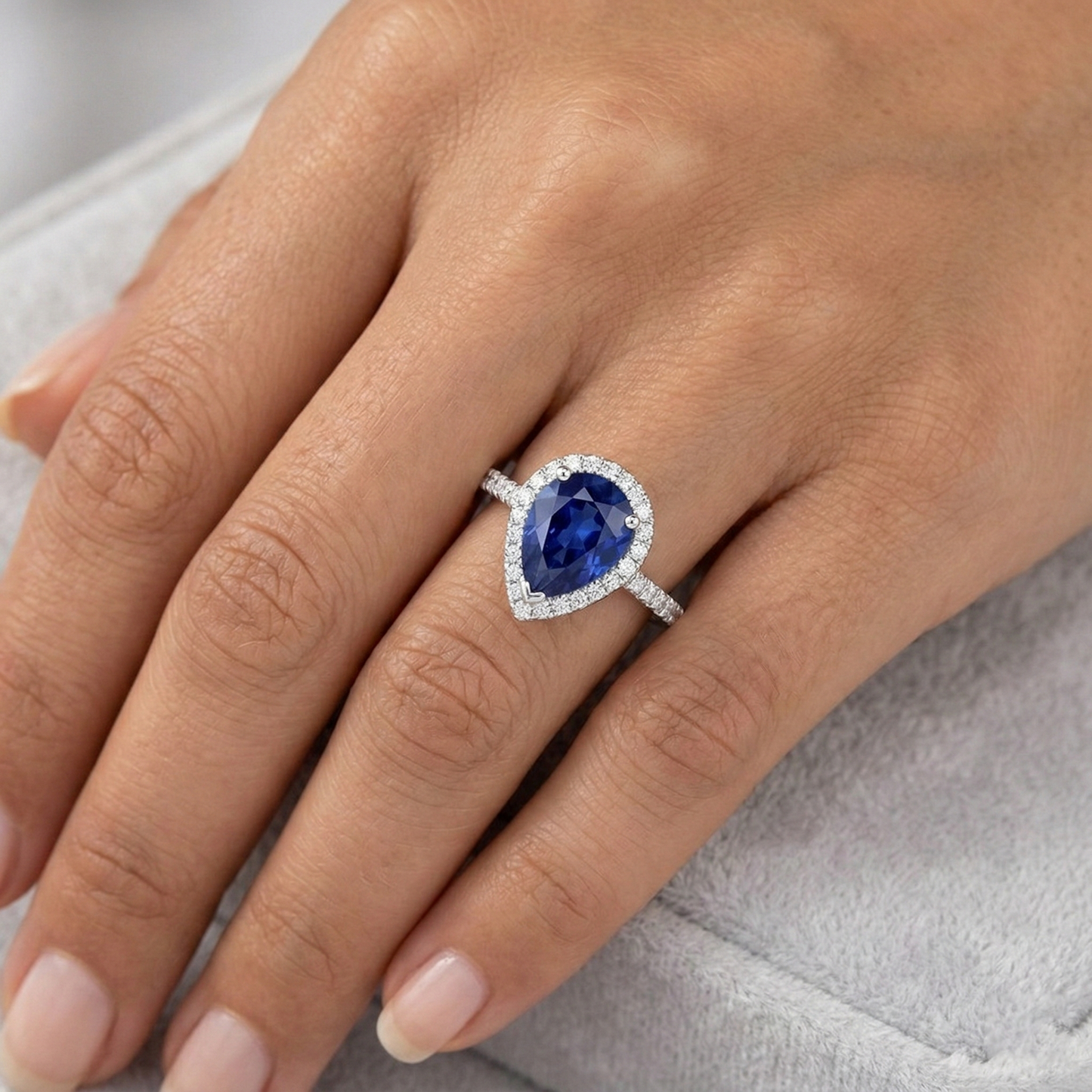 vero pear diamante 3.25carati anello su bianco