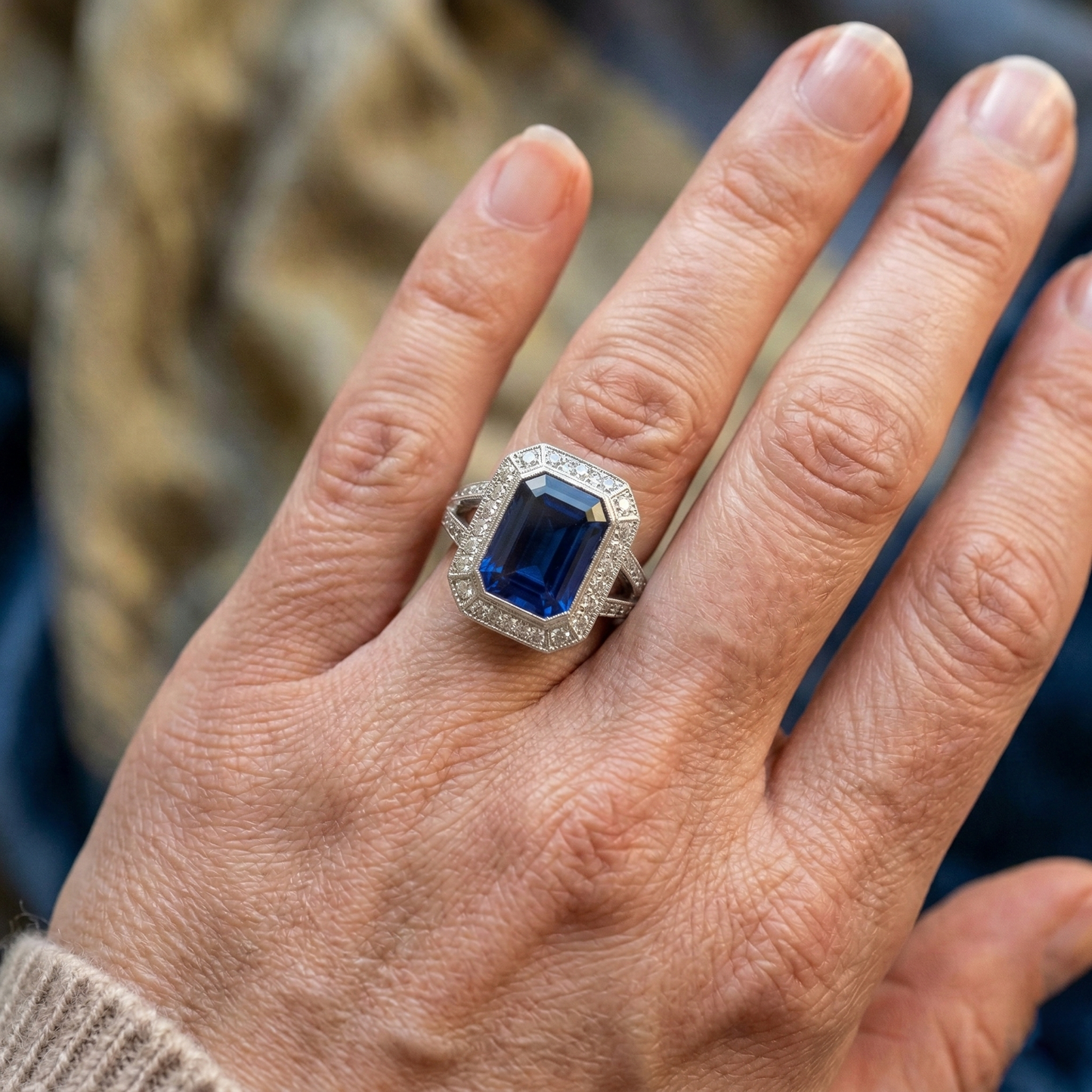 Anello con zaffiro blu di Ceylon e diamanti 5.36 carati con gemma naturale