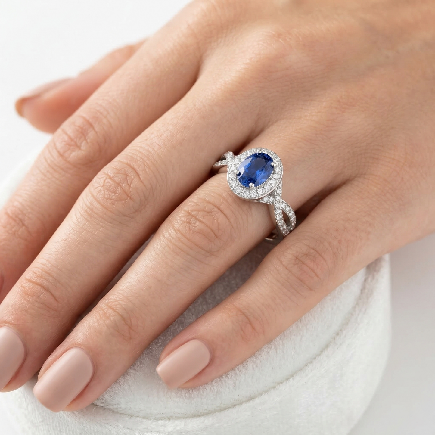 Anello con zaffiro ovale di Ceylon e diamante rotondo in oro bianco 1.55 carati 14K