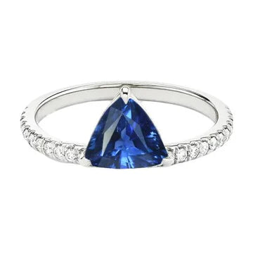 Anello da donna con diamante 2 carati. zaffiro blu. tagliare trilioni. Oro bianco 14K