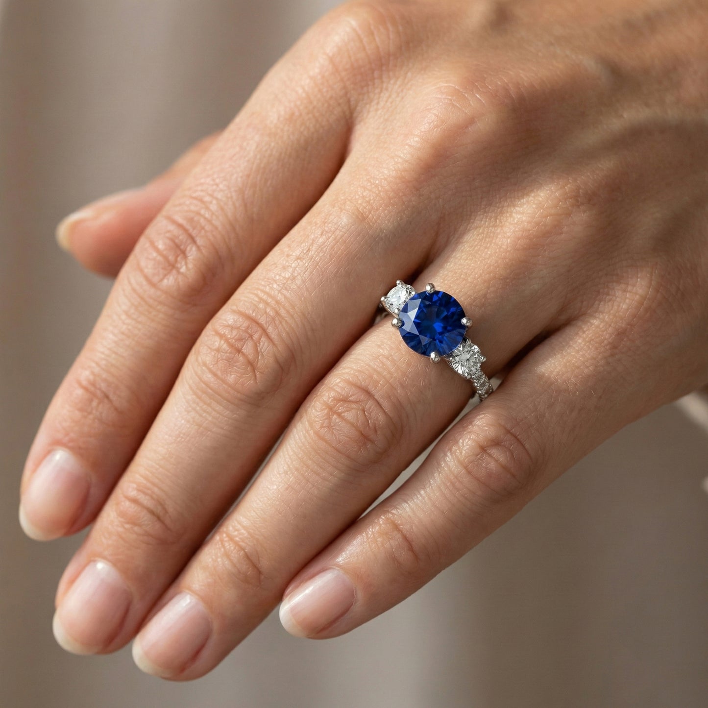 vero round diamante 3.50carati anello foto lifestyle